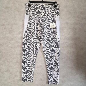JGX Performance Women's‎ Large Compression Shape Enhancing Leggings Gray White